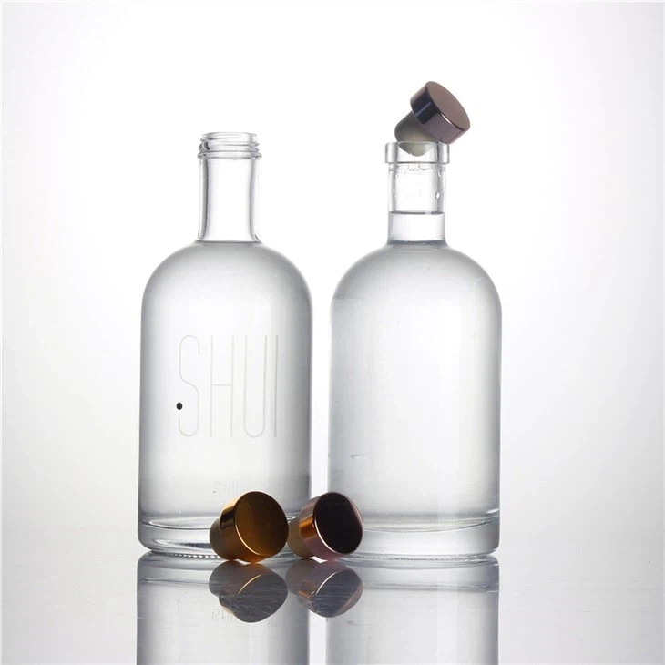 Pot învechi o sticlă de whisky într-un butoi după deschidere?